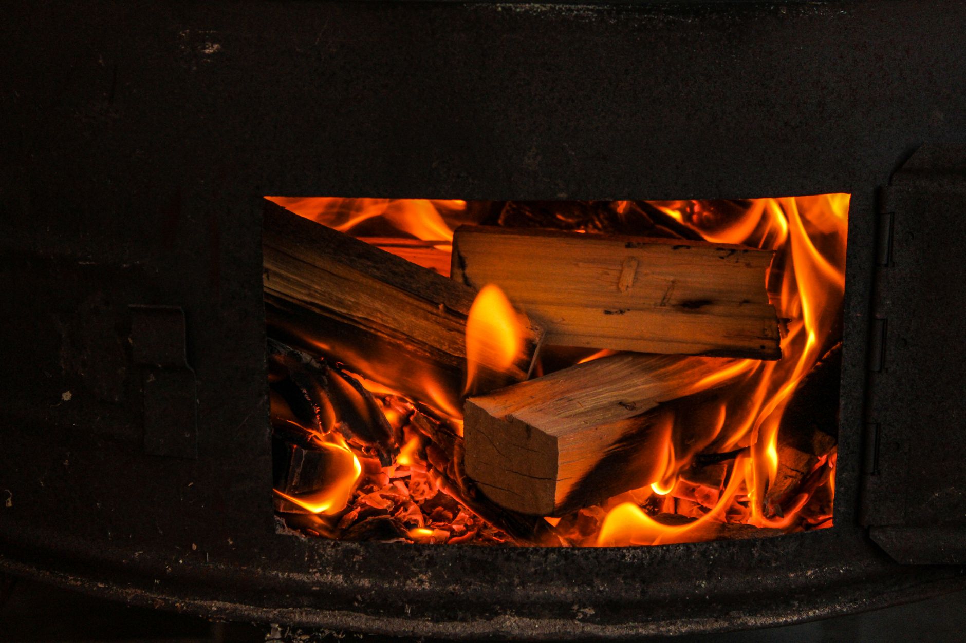 Poêle à bois fermé en fonctionnement